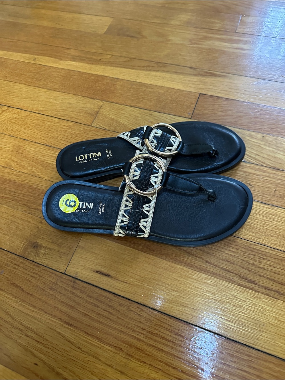 Lottini thong sandals, women’s size 9 euro 40. Leather sock made in Italy